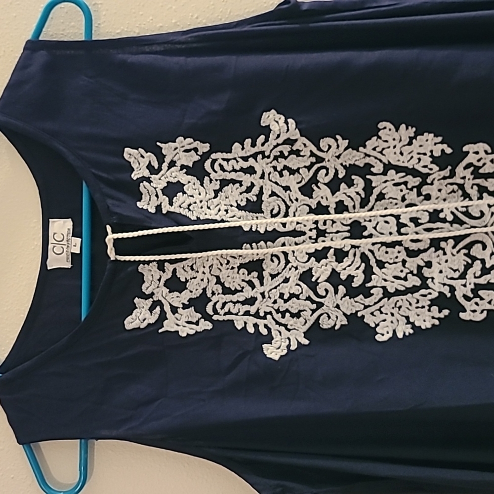 Dress - Picture 3 of 7